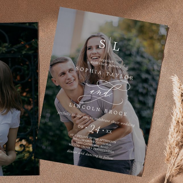 Romantisk kalligrafi Mörk Photo Monogram Bröllop Inbjudningar (Skapare uppladdad)