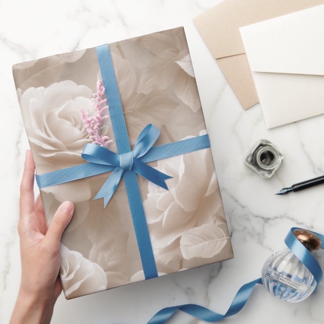 Romantisk krämrosa beige blommönster presentpapper (Gifting)