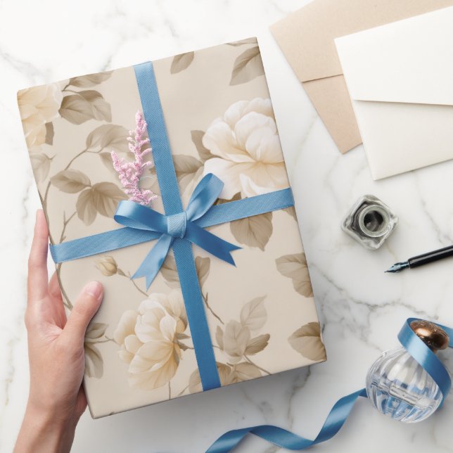 Romantisk krämrosa beige blommönster presentpapper (Gifting)
