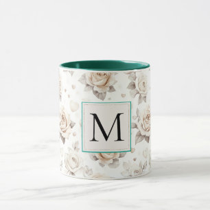 Romantisk krämrosa blomsterinitial mugg