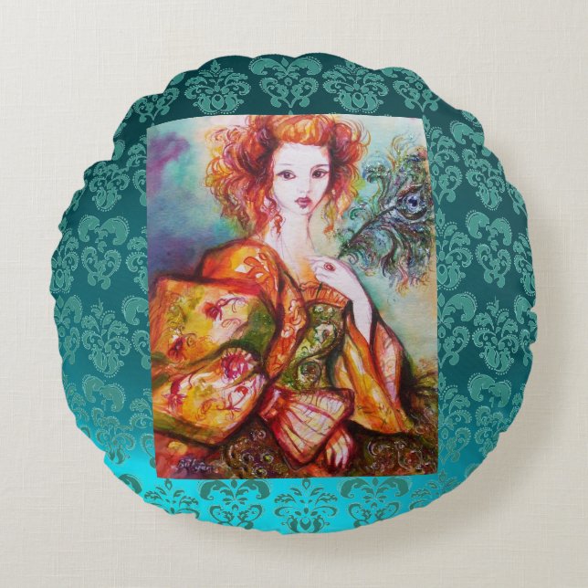 ROMANTISK KVINNA MED SPARKLING PEACOCK FEATHER Tea Rund Kudde (Framsidan)