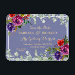 Romantisk Lila Blommigt Vattenfärgsdatum Spara Magnet<br><div class="desc">Den här fantastiska vattenfärgen Spara den flexibla datummagneten har en lätt lavendelbakgrund med vild lila, mörk ro och en aning rödblommor och omgiven av grönt och eukalyptus löv. Guld-stift och kalligrafi är en perfekt som åtföljer de vackra blommorna. Ett bra designval för att ange tonen för bröllop firande. Om du...</div>