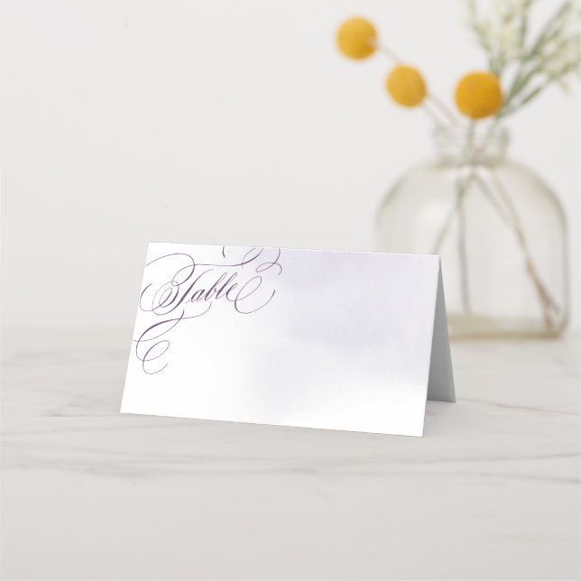 Romantisk lila calligraphy vintage bröllop placeringskort (Framsida)