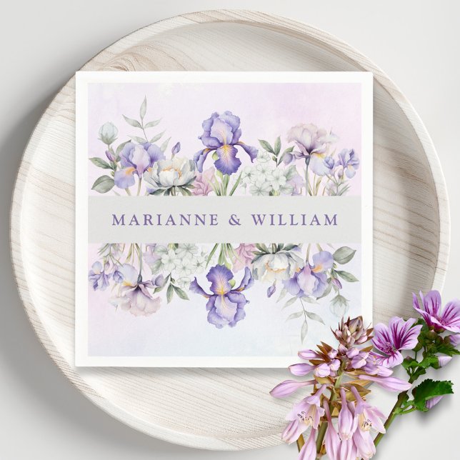 Romantisk Lila Iris och Peonies Blommigt Bröllop Pappersservett (Romantic Purple Iris and Peonies Floral Wedding Napkins)
