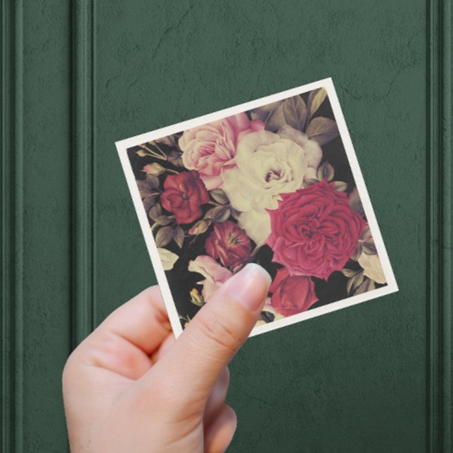 Romantisk Moody Blommigt Bröllop Black Pappersservett (This lovely wedding napkin features lush blooms on an elegant black background.)