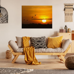 Romantisk orange solnedgång med flygkranar poster