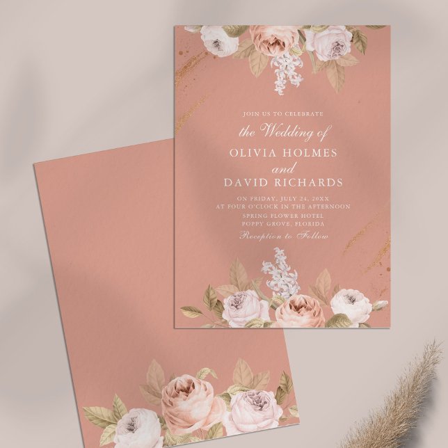 Romantisk Rosa Peony Bröllopsinbjudan Inbjudningar (Romantic Pink Peony Wedding Invitation on a table)
