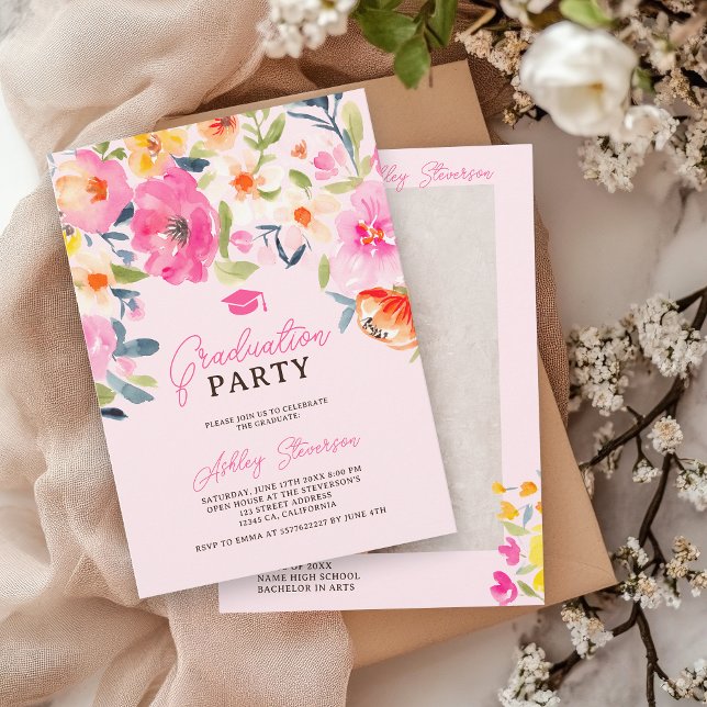 Romantisk Rosa Watercolor Blommigt Studenten Photo Inbjudningar (Romantic Pink Watercolor Floral Graduation Photo Invitation)