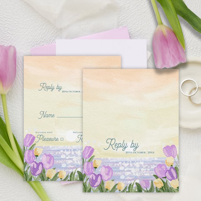 Romantisk strand solnedgång lila blommor bröllop s OSA kort (Romantic Beach Sunset Purple Florals Wedding Reply RSVP Card)