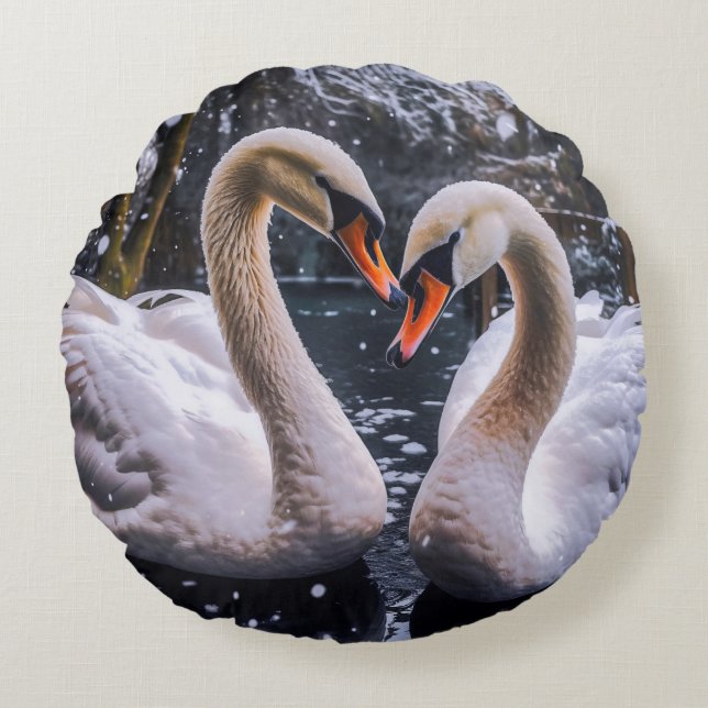 Romantisk Svanar i Winter Wonderland Rund Kudde (Framsidan)