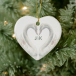 Romantisk Svanar Monogram Lägg till bild Julgransprydnad Keramik<br><div class="desc">Svanar adorn de här bröllop-paren med monogram keramiskt prydnadsämne som erbjuder romantiskt estetiskt material. Underbar för särskilda tillfällen. Lägg bara till parets monogram och ditt favoritfoto på baksidan. Använda mallen för att skapa din egen romantiska svan-fotodekoration.</div>
