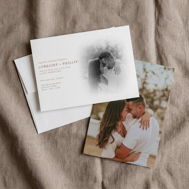 Romantisk svartvit fotogradient bröllop inbjudningar (Romantic black and white photo gradient wedding invitation.)