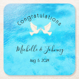 Romantisk - två duvor med rosa hjärta på blå bakgr underlägg papper kvadrat