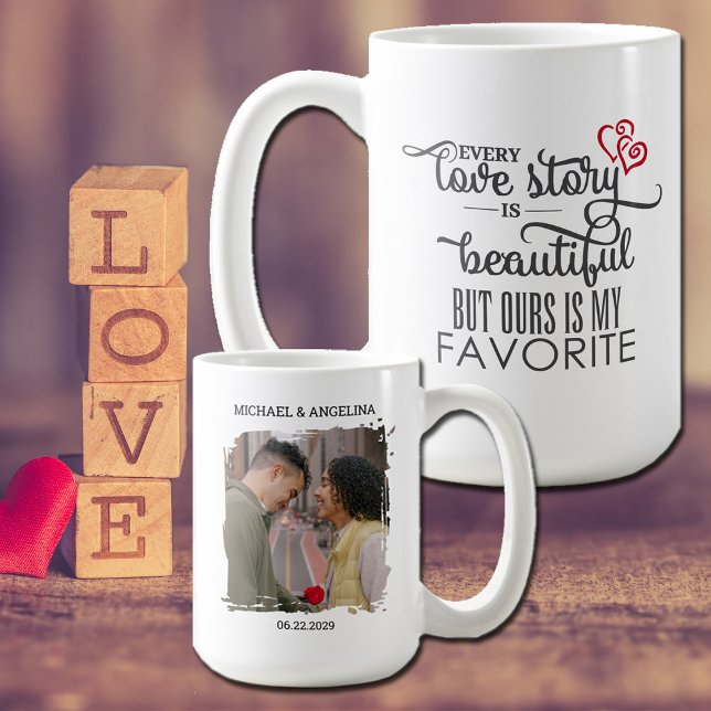 Romantisk Varje kärlekshistoria är vacker Kaffemugg (Isn't everyone's favorite love story their own?)