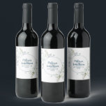 Romantisk vattenfärgsvit blomma bröllop anpassning vinflaska etikett<br><div class="desc">Elegant och romantiska etiketter för anpassade vin för bröllopsmottagningen, med en vacker bukett av vita, mjuka vattenfärgblommor. Du kan enkelt redigera mallen fält om du vill lägga till brud och groom namn i ett modernt skiffer-grått-skript och bröllop-datumet i ett snyggt-teckensnitt med versaler. Visa den matchande samlingen "White Gentle Flowers -...</div>
