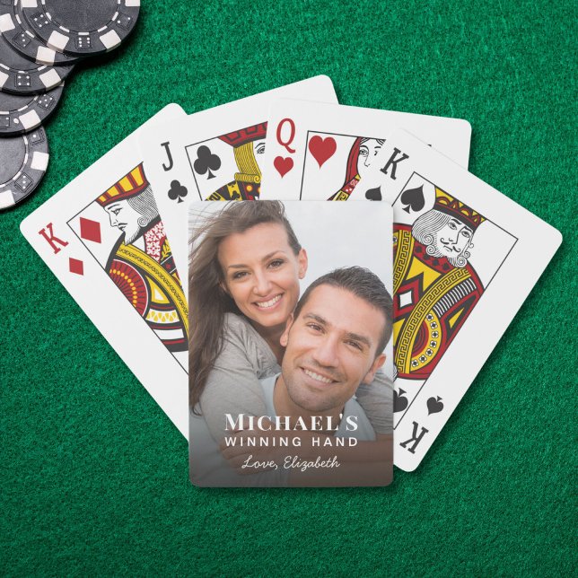 Romantisk Vinnande Hand Foto Lek Casinokort (Romantic Winning Hand Photo Playing Poker Cards)
