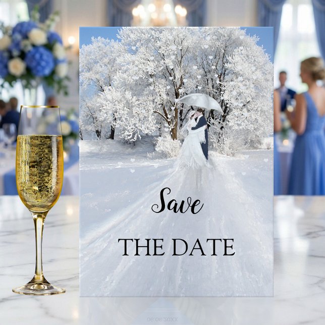 Romantisk vinter Wonderland Spara datumkortet Spara Datumet (Winter wedding Save the Date card featuring a painting of a winter wonderland scene with a couple)