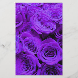 romantisk violet lila ro, söt bukett med rosor