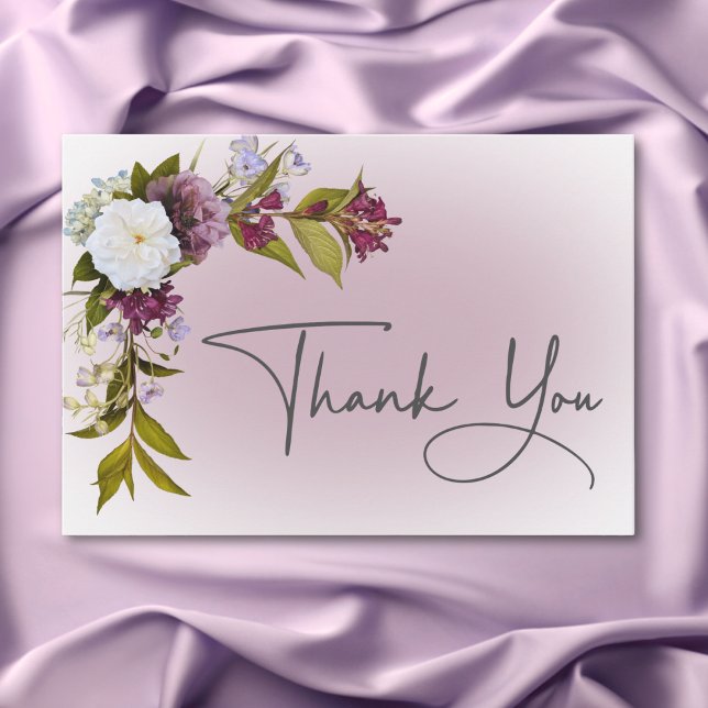 Romantisk vit och Lila Blommigt Modern Bröllop Tack Kort (Romantic White & Purple Floral Modern Wedding Thank You Card)