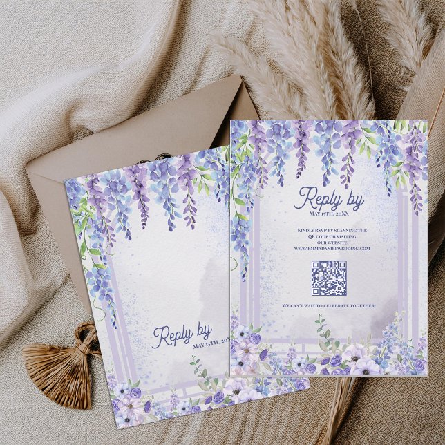 Romantisk Wisteria Blomsterbåge QR-kod Bröllop OSA Kort (Lavender Wisteria Floral Arch QR Code Wedding RSVP Card | Purple Garden Wedding Response Card)
