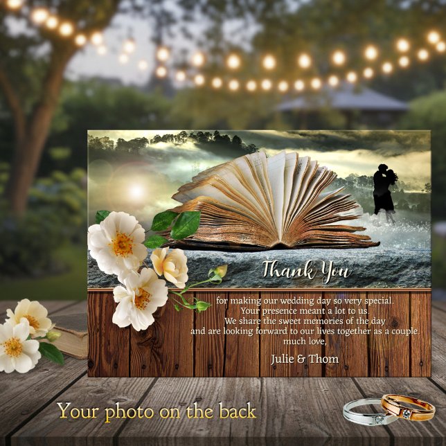 Romantiska bokälskares bröllop tackkort spara datumet (Wedding Thank You card featuring a book in a dreamy landscape scene with roses on rustic wood)