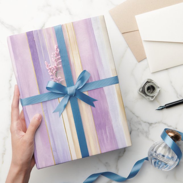 Romantiska lila krämfärgade iris-ränder bröllopsdu presentpapper (Gifting)