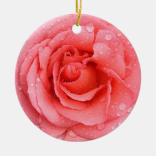 Romantiska röda rosa ros vatten droppar julgransprydnad keramik
