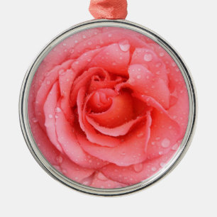 Romantiska röda rosa ros vatten droppar julgransprydnad metall