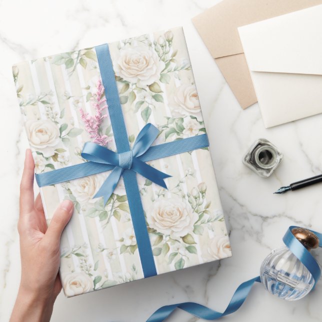 Romantiska rosablommande vita rosor blommiga rände presentpapper (Gifting)