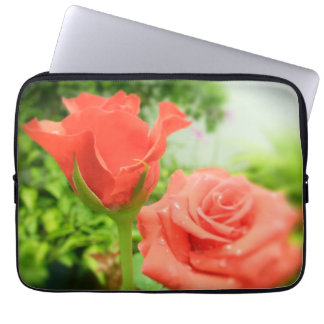 Romantiska rosblommor laptop sleeve