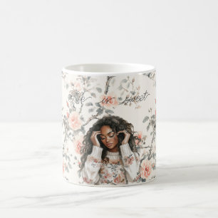 Romantiska svarta dammen persikorosor blommig kaffemugg
