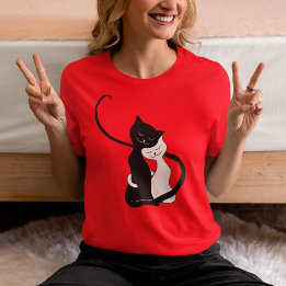 Romantiska svarta och vita katter i Kärlek Alla hj T-shirt