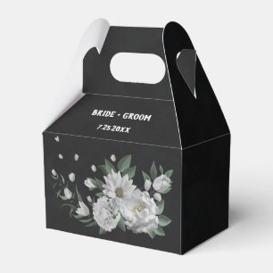romantiska vita blommor, grön svart bröllop presentaskar