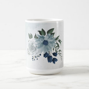 romantiska vita dammiga och marinblå blommor kaffemugg