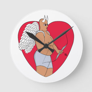 Romantiskt hjärta med ovanlig cupid rund klocka