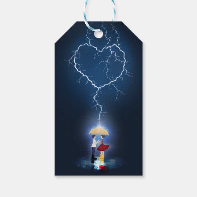 Romantiskt ögonblick under paraplyer presentetikett (Framsidan)