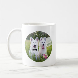 Romantiskt par i hundar som gifter sig kaffemugg