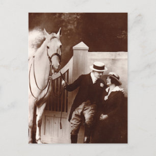 Romantiskt par med Grått Horse Vykort