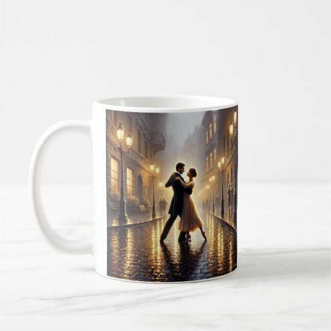 Romantiskt par som dansar i regnet kaffemugg (Vänster)