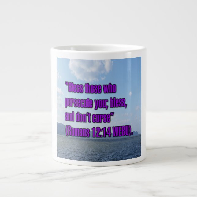 Romarbrevet 12:14 WEBU Mug Jumbo Mugg (Framsidan)