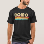 ROMO Surname Funny Retro Vintage 80S 90S Birthday T Shirt<br><div class="desc">Coolan "Romo"-grafik med vintage färg är en perfekt gåva eller present till manar eller kvinnor som du vill överraska. Köp designen nu!</div>
