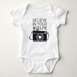 Rompertje met de tekst: Believe in your #selfie T Shirt