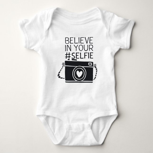 Rompertje met de tekst: Believe in your #selfie T Shirt (Framsida)
