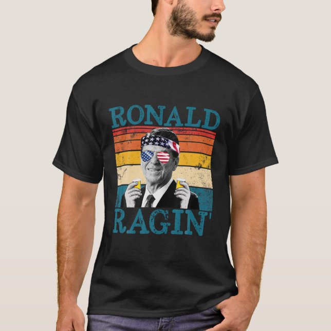 Ronald Ragin' Patriotic Retro Drinking President R T Shirt (Framsida)