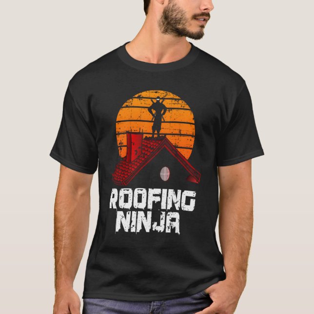 Roofer Roofing Ninja Contractor T Shirt (Framsida)