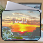 Rooftop Sunset 2295 Laptop Fodral<br><div class="desc">Genom att måla "Rooftop Sunset 2295" Samling förbättrar du skyddet för din bärbara dator med en sleeve för anpassningsbar. Dessa lättviktiga, vatten-resistenta sleever skyddar din enhet men belyser också ditt unika stil med personlig på designen. De finns i olika storlekar och ger en perfekt som passar din bärbara dator samtidigt...</div>