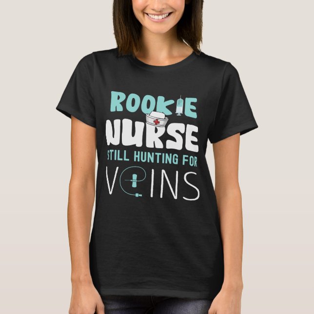 Rookie Nurse jagar fortfarande Veins New Nurse T Shirt (Framsida)