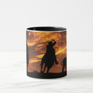 Roping Cowboys vid Sunset Steer Mugg