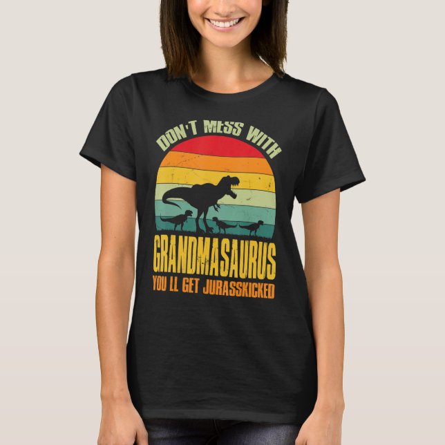 Rör inte Farmorsaurus, du kommer få Jurasskick T Shirt (Framsida)