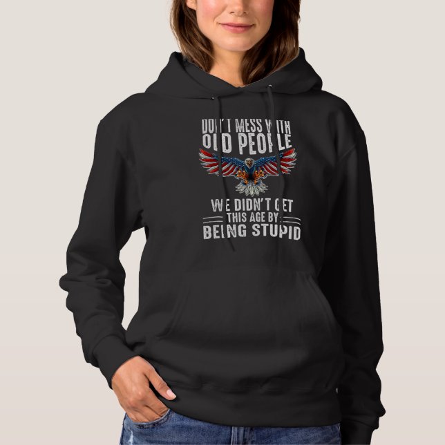 Rör inte gamla människor, vi kom inte till denna å t shirt (Framsida)